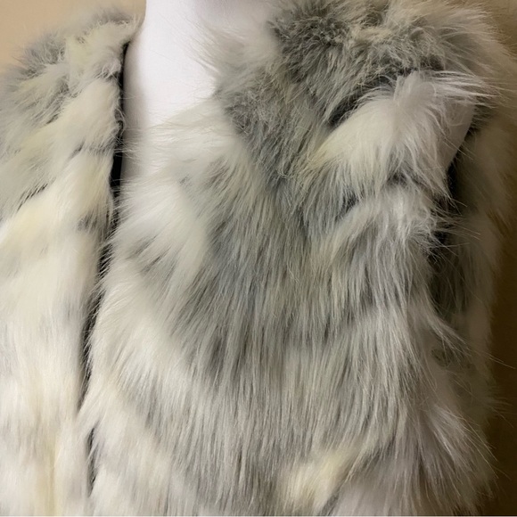 Donna Salyers Fabulous Furs-  Faux Fur Open Front Vest - Large - Picture 2 of 7